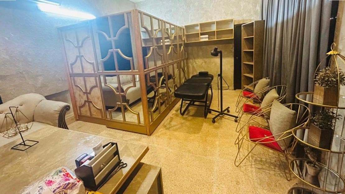 Inside the Move Chiro Lahore clinic