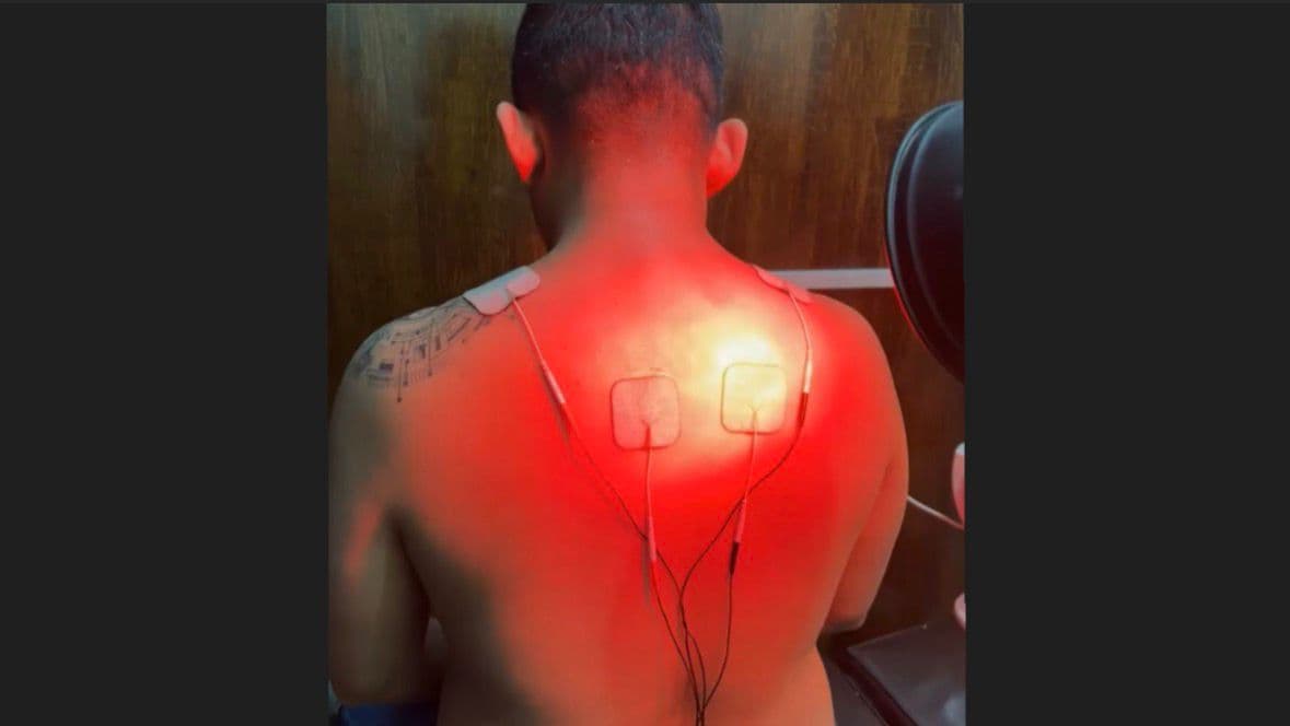 Electrotherapy (TENS) with infrared on the upper back